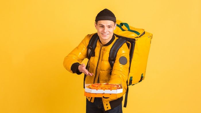 Hình ảnh shipper hài hước và đầy cảm xúc