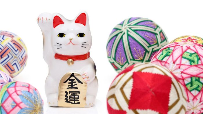 Hình nền mèo thần tài dễ thương sẽ mang lại sự ấm áp và may mắn cho màn hình của bạn.