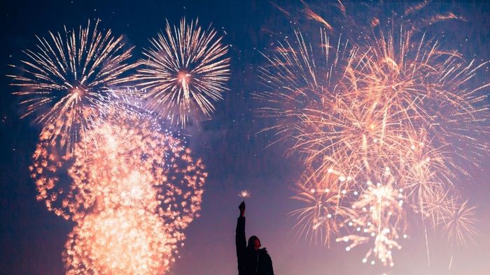 Hình nền Tết Ất Tỵ 2025 pháo hoa rực rỡ nhất
