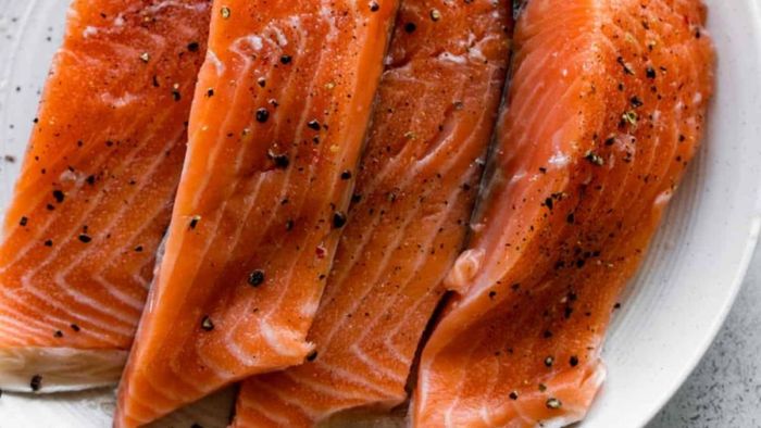 Cách làm Cá hồi nướng muối ớt bằng nồi chiên không dầu - bước 2