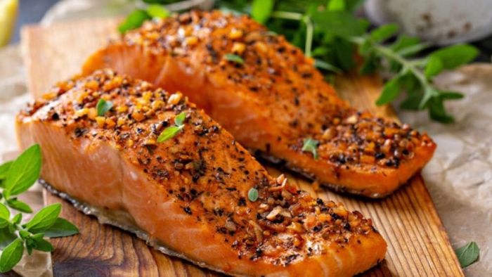 Cách làm cá hồi nướng muối ớt bằng nồi chiên không dầu