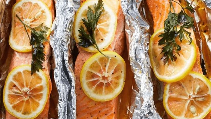 Cá hồi nướng giấy bạc bằng nồi chiên không dầu - bước 3