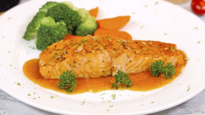 Cá hồi nướng giấy bạc bằng nồi chiên không dầu