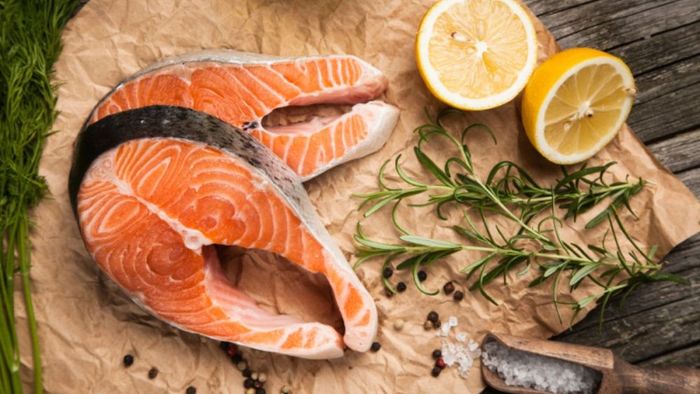 Cách làm Cá hồi nướng muối ớt bằng nồi chiên không dầu - bước 1