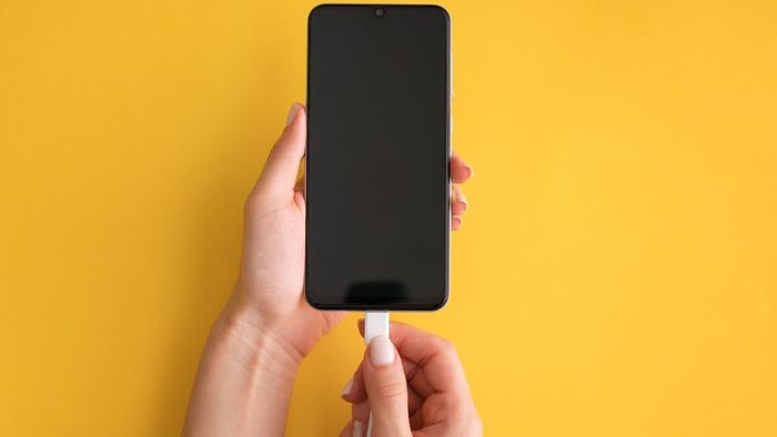 Các lưu ý quan trọng khi sạc pin cho điện thoại Samsung
