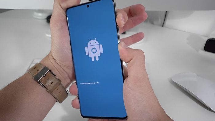 Hướng dẫn khôi phục cài đặt gốc để khắc phục lỗi màn hình đen Samsung - Bước 1