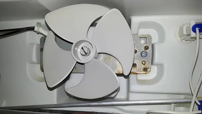 Tủ lạnh không đông đá do quạt gió bị hỏng