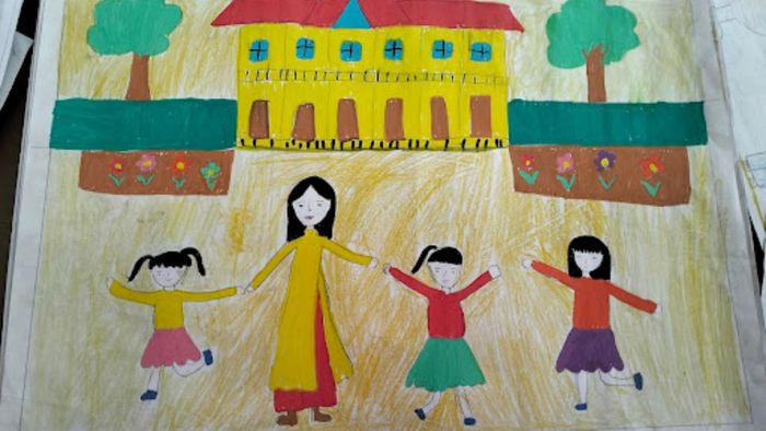 Vẽ tranh trường học với không khí đông vui, nhộn nhịp