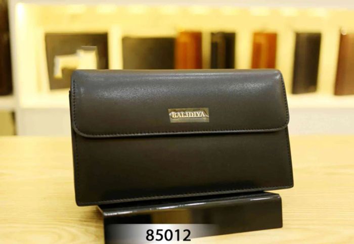 Túi clutch kẹp nách nắp gập khóa bấm Balidiya 85012 Đen lịch lãm