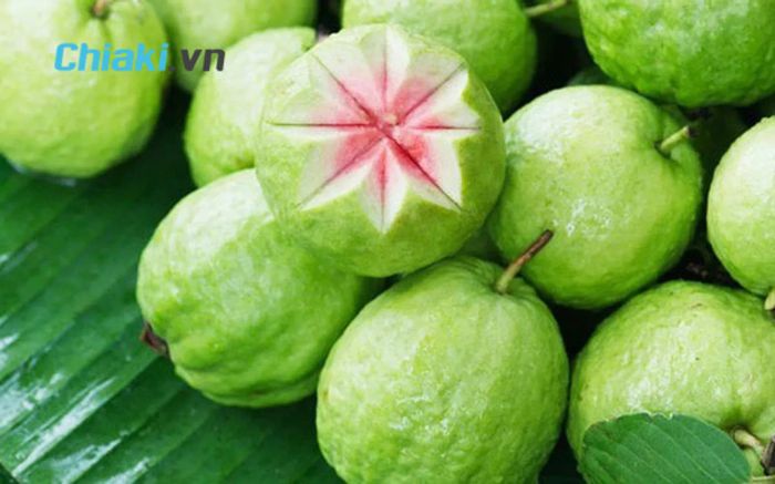 lựa chọn những quả ổi tươi ngon