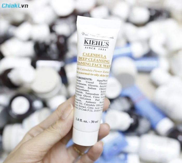 Sữa rửa mặt trị mụn cho nam da nhạy cảm Kiehl's Hoa Cúc