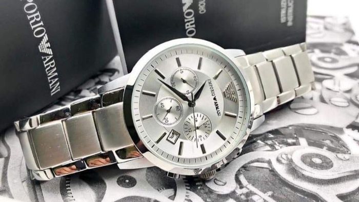 Thương hiệu đồng hồ Emporio Armani thuộc quốc gia nào?