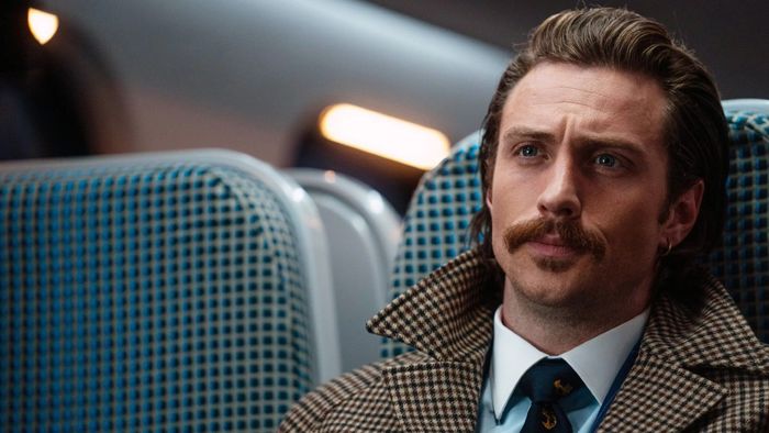 Aaron Taylor-Johnson trong tàu đạn