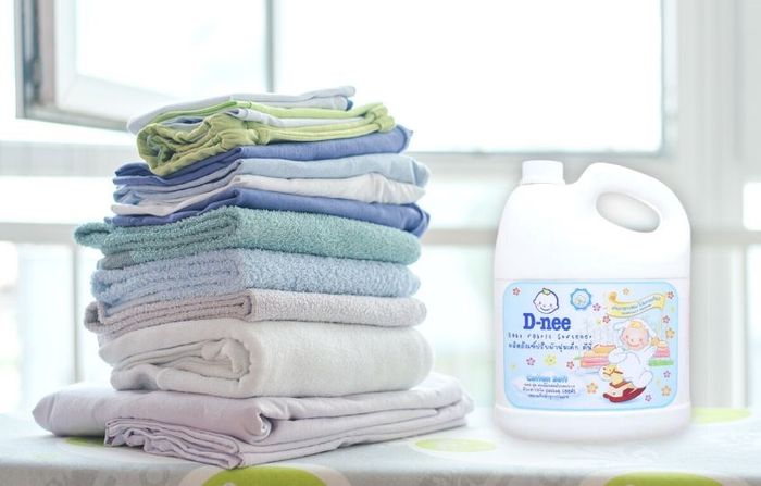 Nước xả D-nee cho bé trắng sạch mềm mại hương hoa