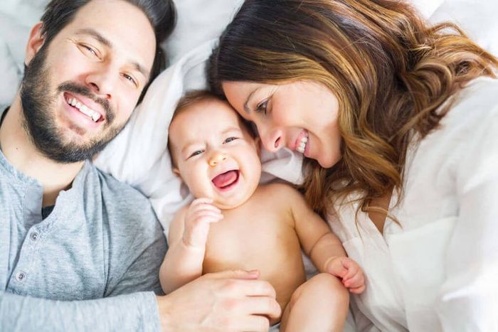 Nguy cơ khi bé ngủ cùng ba mẹ