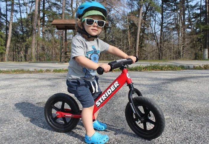 Bé 2 tuổi đã sẵn sàng cho cuộc hành trình trên xe đạp