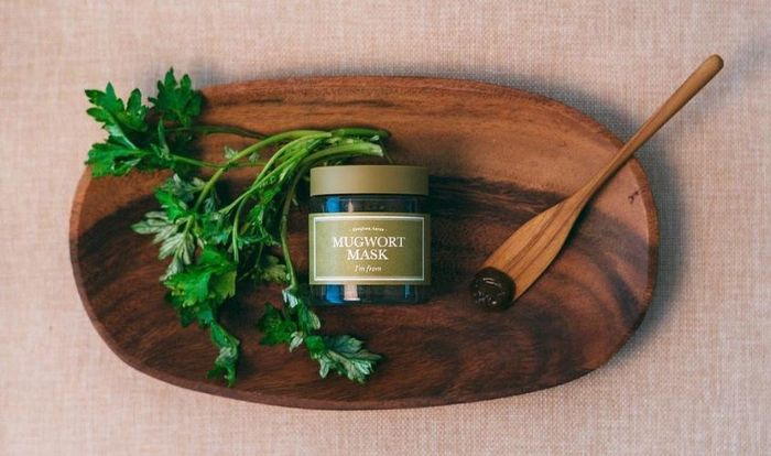 Có kết cấu gel đặc bám chặt vào da