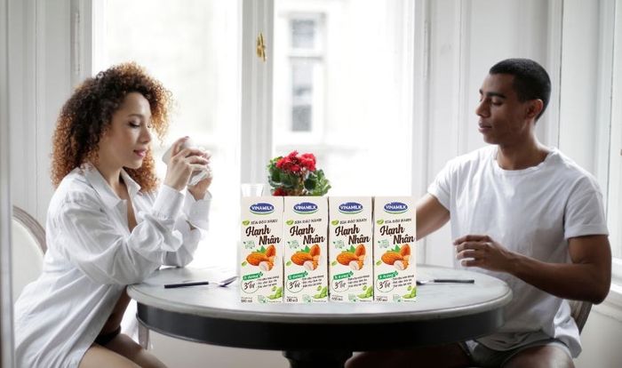 Danh sách 48 hộp sữa đậu nành hạnh nhân Vinamilk 180 ml