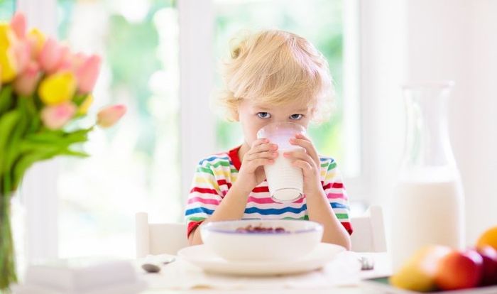 Mẹ nên lựa chọn sữa thúc đẩy chiều cao cho bé từ các thương hiệu uy tín, có nguồn gốc xuất xứ rõ ràng