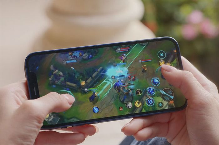 Hiệu năng mạnh chiến game mượt mà | iPhone 12