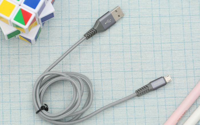 Cáp Micro 1 m Xmobile Paladin bạc thiết kế đẹp mắt