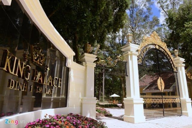 Cổng vào dinh I Đà Lạt