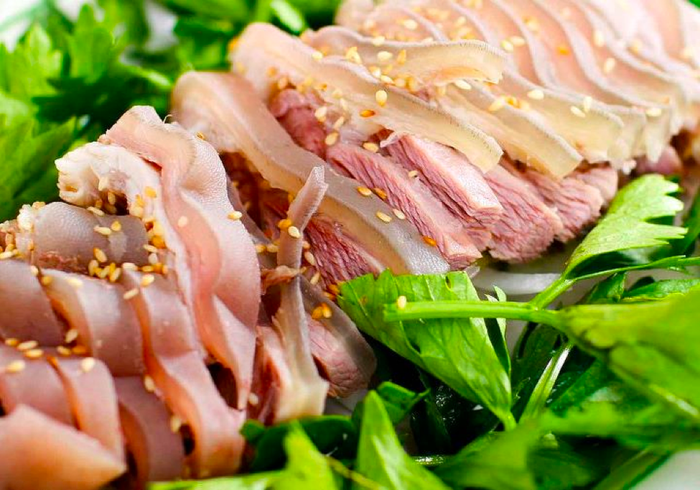 du lịch biển thiên cầm: thực đơn đặc sản thịt dê