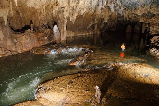 Khám phá Hang Tối Quảng Bình