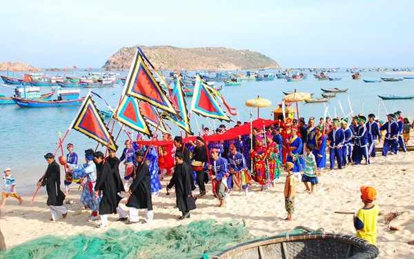 Lễ hội cầu ngư tại Ghềnh Đá Đĩa