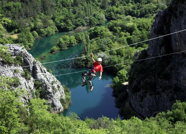 Trải nghiệm mới lạ và hấp dẫn khách du lịch quốc tế: Mạo hiểm Zipline
