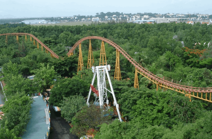 Hành trình trên tàu lượn siêu tốc dài 1200m