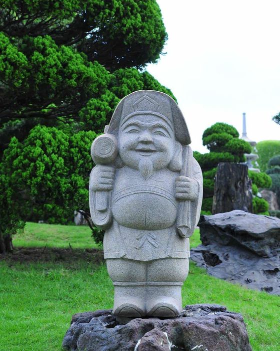 Các nhỏ tỏ ra thích thú khi đến công viên cá Koi Rin Rin Park vườn Nhật Bản