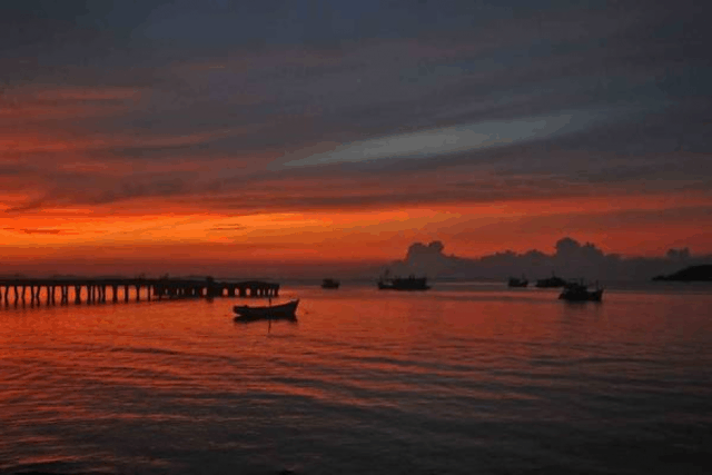 Hoàng hôn trên đảo Hải Tặc