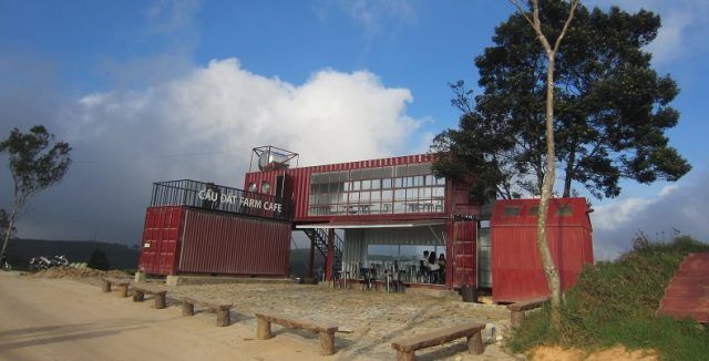 Quán cà phê container độc đáo tại nông trại Cầu Đất