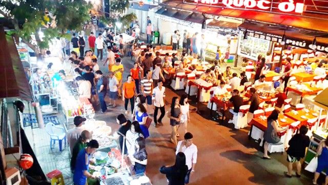 Bầu không khí sôi động của Chợ Đêm
