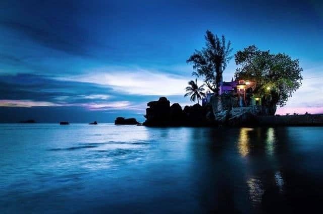 Dinh Cậu lung linh ánh đèn về đêm
