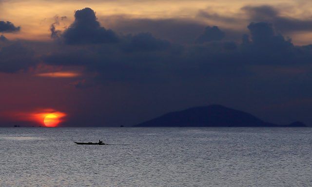 Hòn Tre cách trung tâm Thành phố Rạch Giá khoảng 30 km