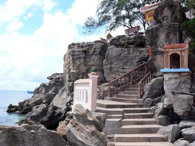 Đi lên Dinh qua 29 bậc thang