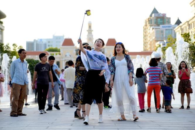 Phố Nguyễn Huệ đẹp như tranh để bạn tha hồ check-in