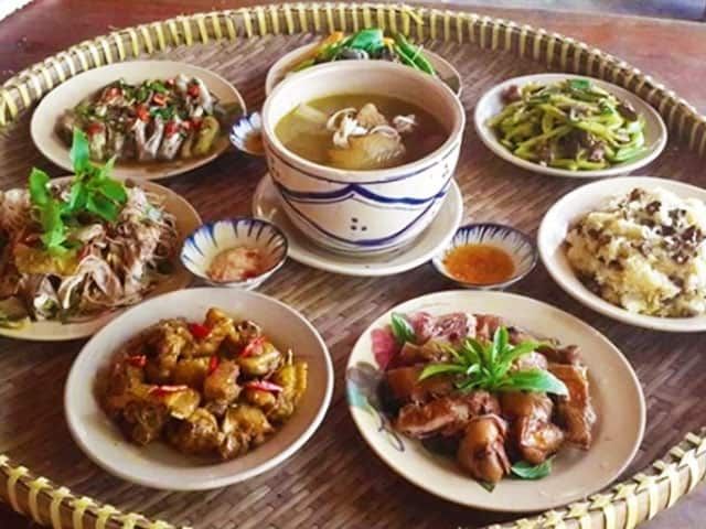 Bữa ăn đậm chất quê ở khu Thảo Điền quận 2
