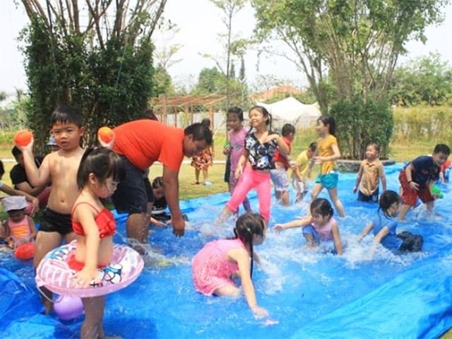 Khu vui chơi dưới nước tại nông trại cho bé