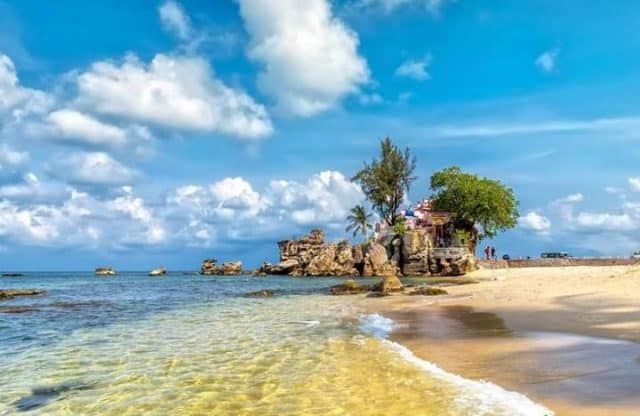 Bãi biển trong những ngày nắng đẹp
