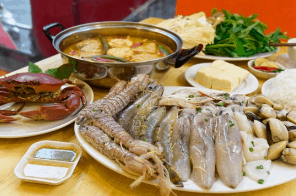 Thực Đơn Phong Phú với Nhiều Món Lẩu (Ảnh Tự Chụp)