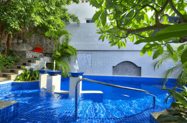 The Wind Boutique Resort có bồn tắm nước nóng riêng cho du khách
