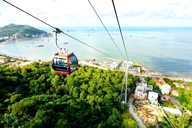 Hệ thống cáp treo giúp du khách có cái nhìn toàn cảnh cũng như trải nghiệm trọn vẹn nhất