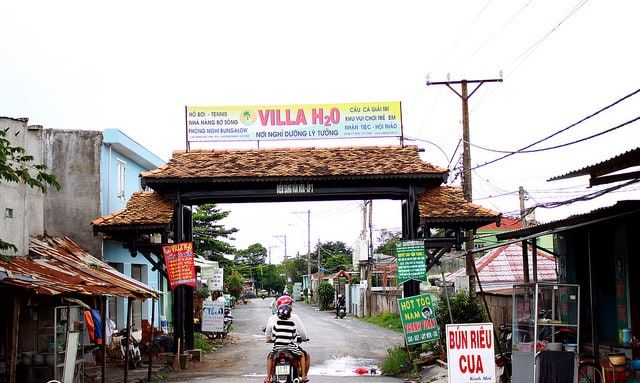 Hình ảnh con đường dẫn vào khu du lịch sinh thái Villa H2O