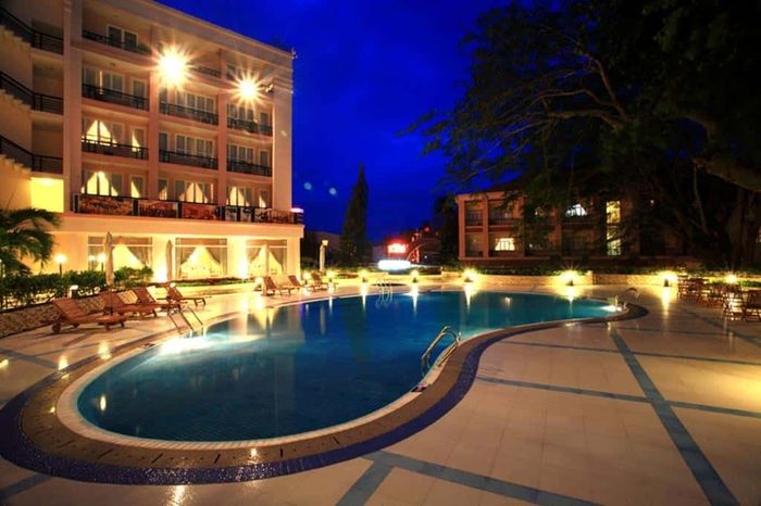 Grand Hotel tọa lạc tại trung tâm của thành phố