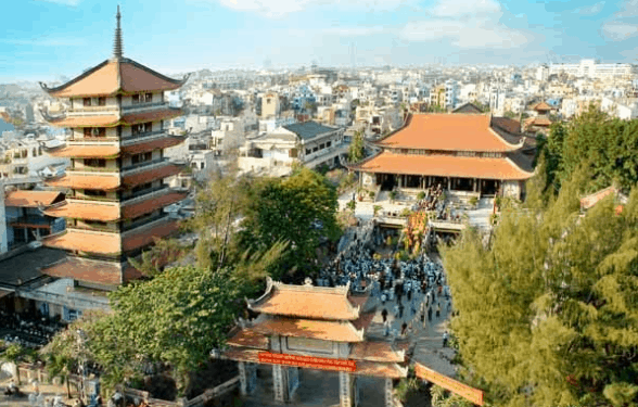 Bức tranh tuyệt vời từ khung cảnh chùa Vĩnh Nghiêm cao vút
