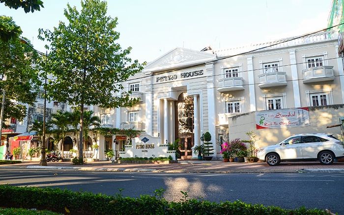 Petro House với kiến trúc độc đáo