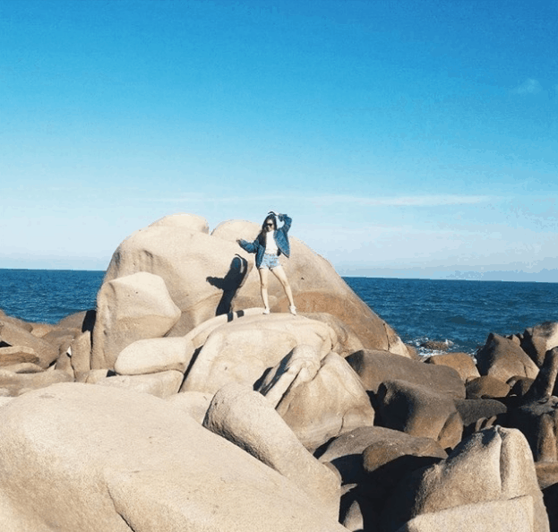 Khám phá vẻ đẹp của mỏm đá ven bờ biển (tìm kiếm)